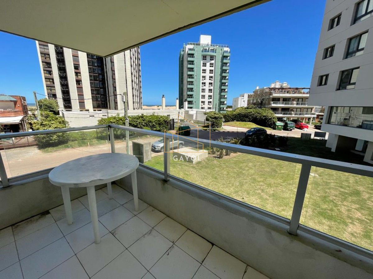Apartamento ID.1005 - Apartamento en Punta del Este, alquiler, con parrillero propio, mucama y piscina