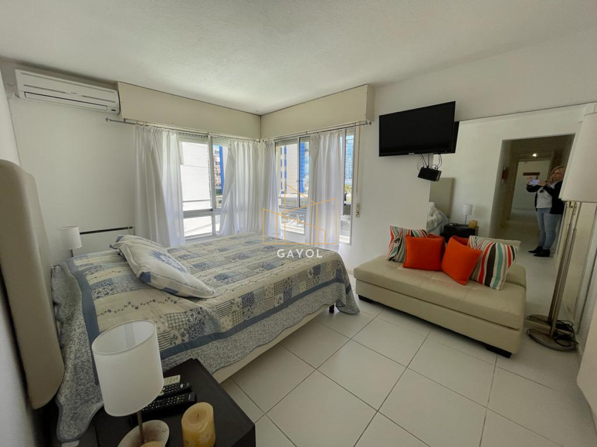 Apartamento ID.1005 - Apartamento en Punta del Este, alquiler, con parrillero propio, mucama y piscina