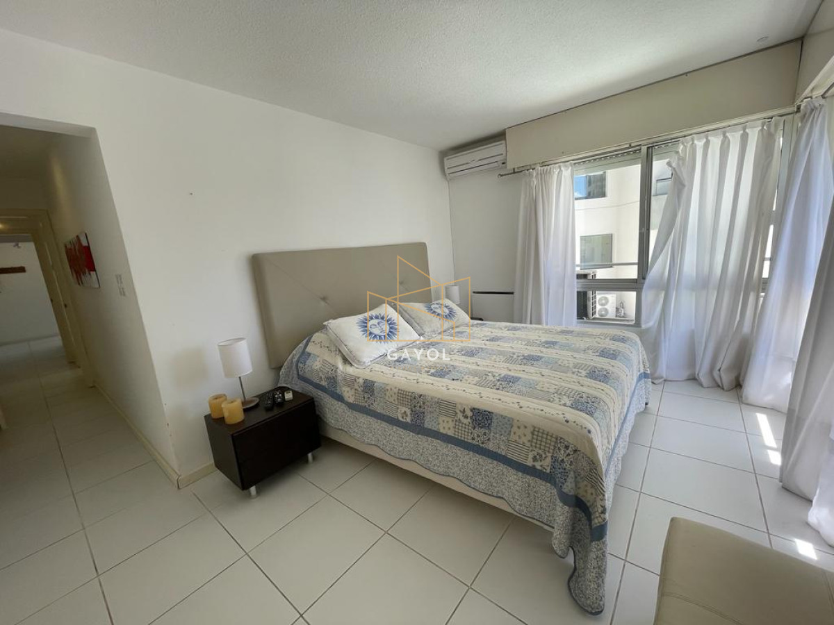 Apartamento ID.1005 - Apartamento en Punta del Este, alquiler, con parrillero propio, mucama y piscina