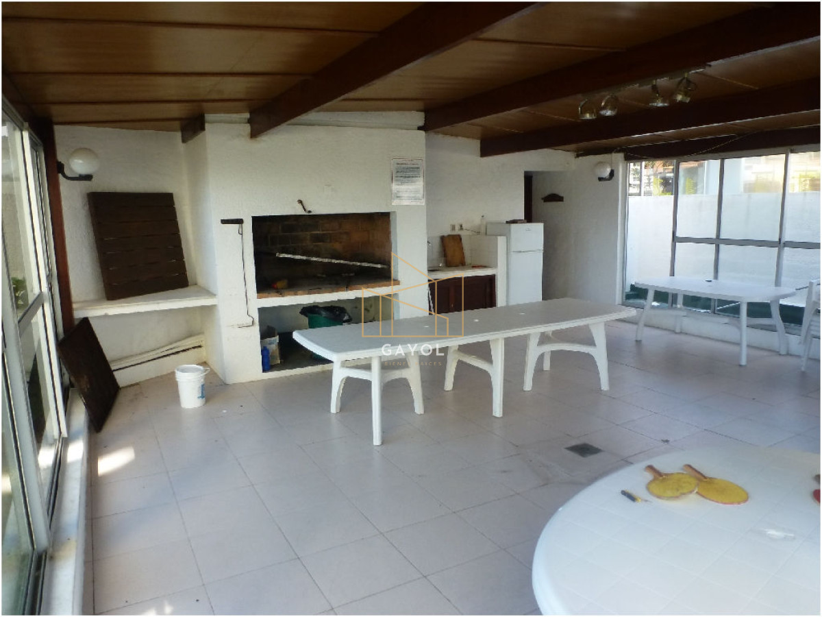 Apartamento ID.1005 - Apartamento en Punta del Este, alquiler, con parrillero propio, mucama y piscina