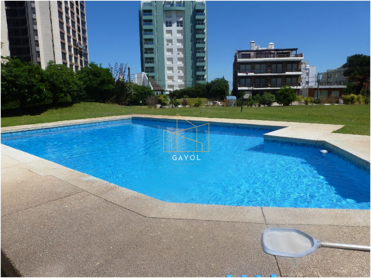 Apartamento ID.1005 - Apartamento en Punta del Este, alquiler, con parrillero propio, mucama y piscina