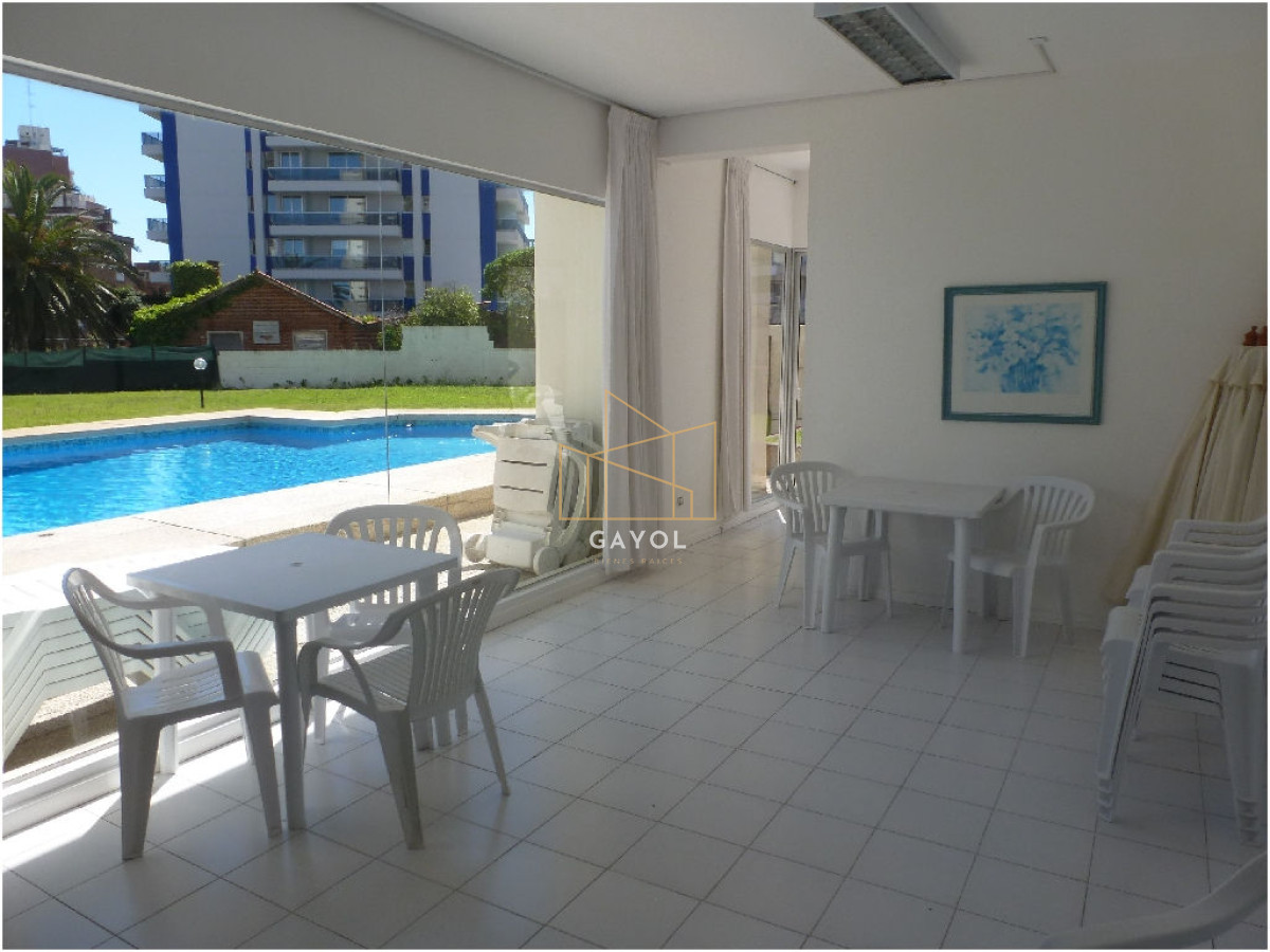 Apartamento ID.1005 - Apartamento en Punta del Este, alquiler, con parrillero propio, mucama y piscina