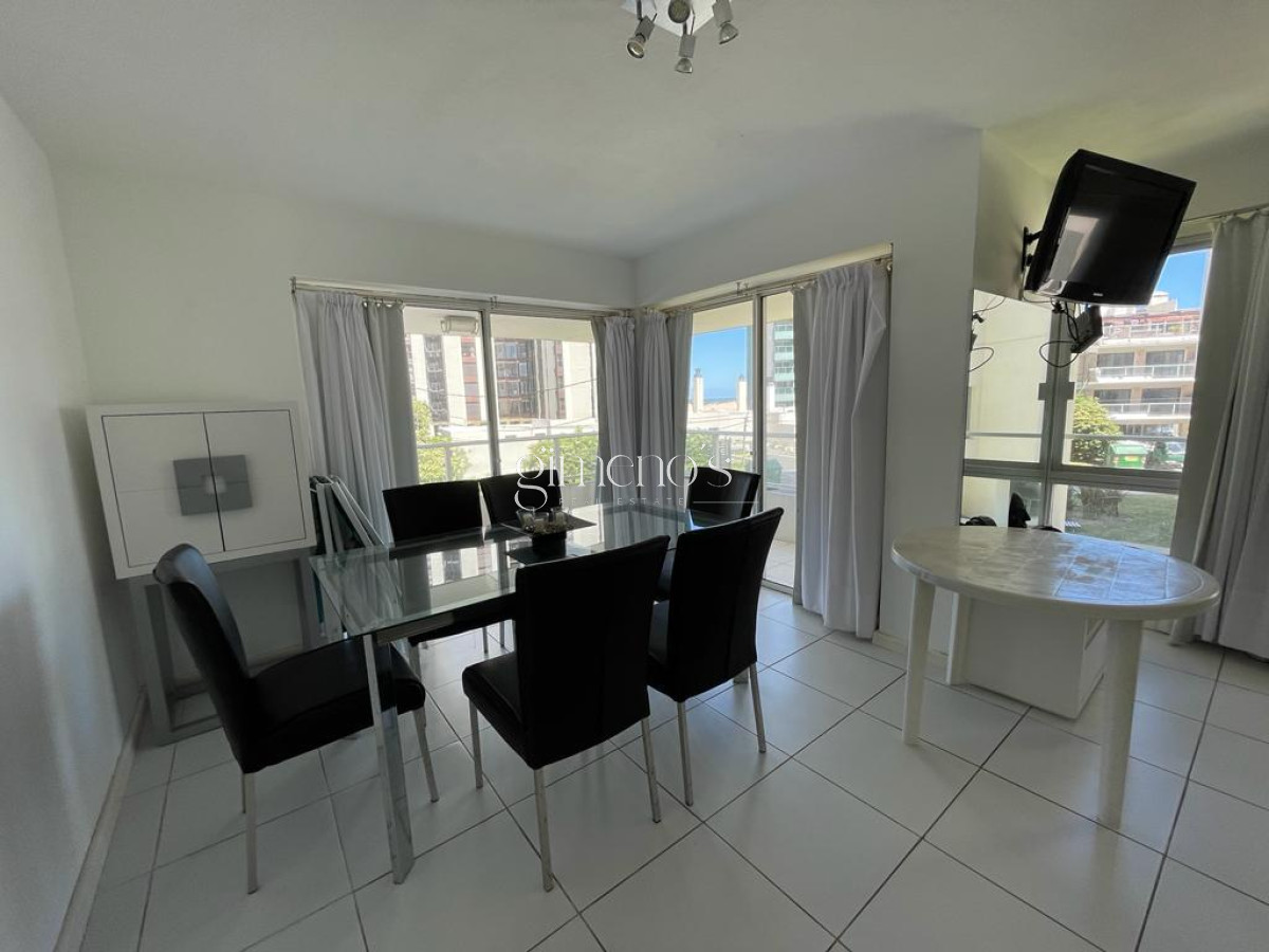 Apartamento ID.1304 - Apartamento en Punta del Este, alquiler, con parrillero propio, mucama y piscina