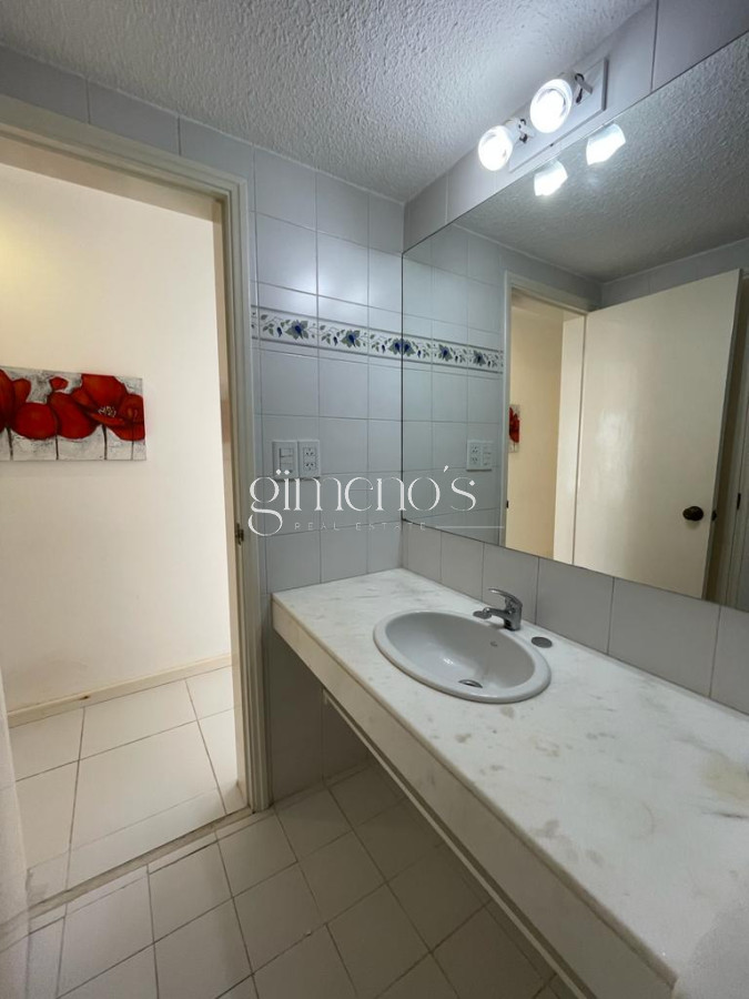 Apartamento ID.1304 - Apartamento en Punta del Este, alquiler, con parrillero propio, mucama y piscina