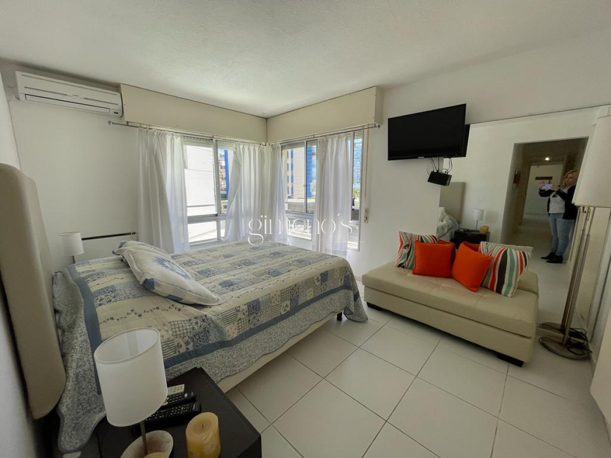Apartamento ID.1304 - Apartamento en Punta del Este, alquiler, con parrillero propio, mucama y piscina
