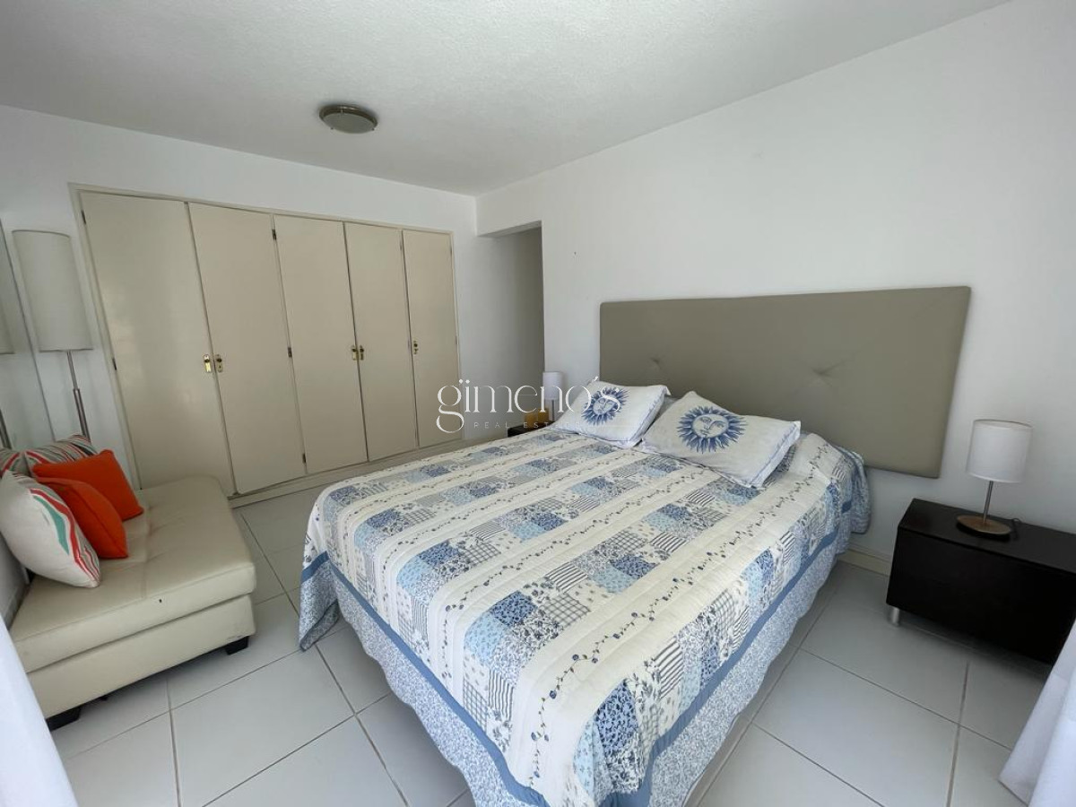 Apartamento ID.1304 - Apartamento en Punta del Este, alquiler, con parrillero propio, mucama y piscina