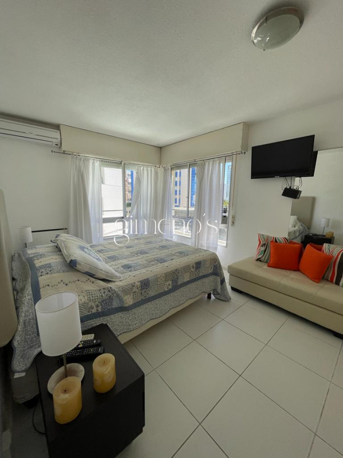 Apartamento ID.1304 - Apartamento en Punta del Este, alquiler, con parrillero propio, mucama y piscina
