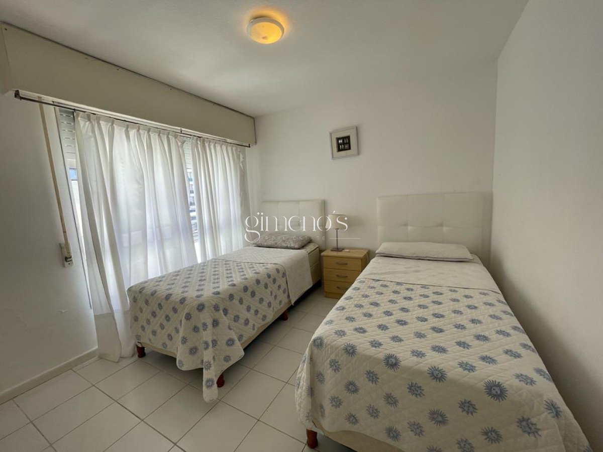 Apartamento ID.1304 - Apartamento en Punta del Este, alquiler, con parrillero propio, mucama y piscina
