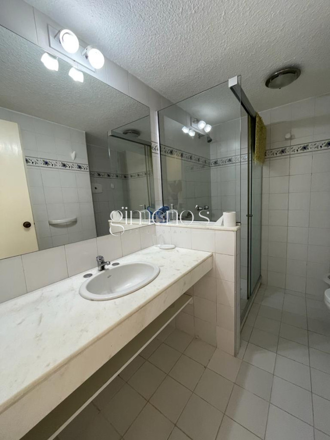 Apartamento ID.1304 - Apartamento en Punta del Este, alquiler, con parrillero propio, mucama y piscina