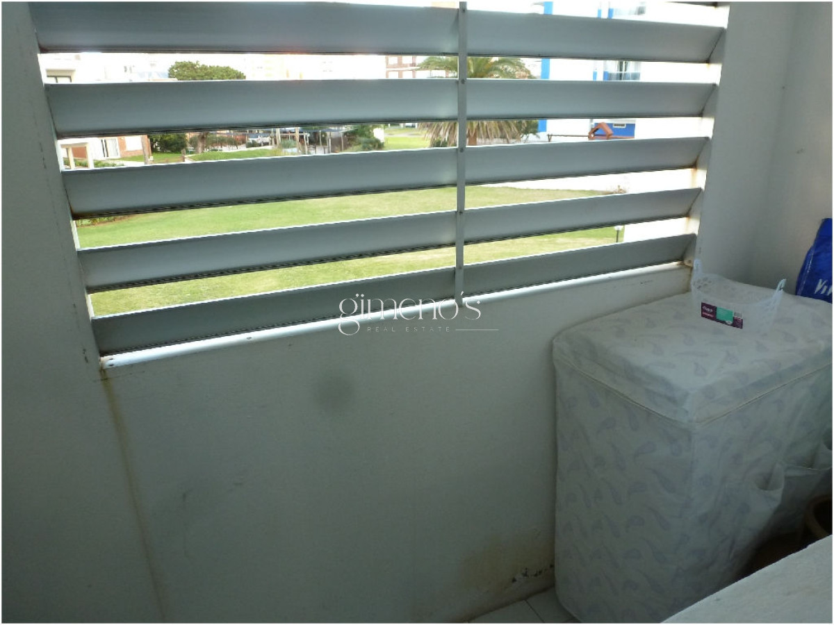 Apartamento ID.1304 - Apartamento en Punta del Este, alquiler, con parrillero propio, mucama y piscina