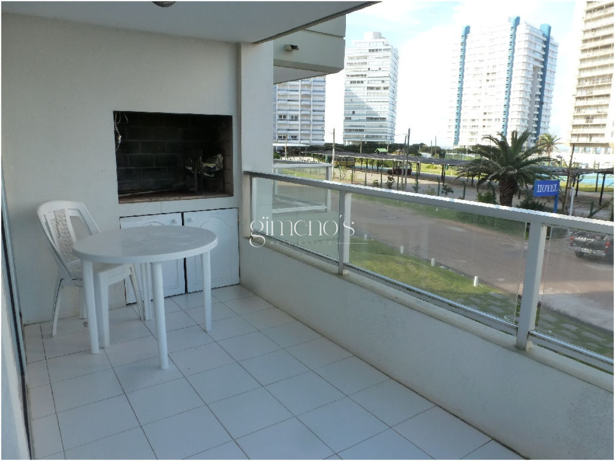 Apartamento ID.1304 - Apartamento en Punta del Este, alquiler, con parrillero propio, mucama y piscina
