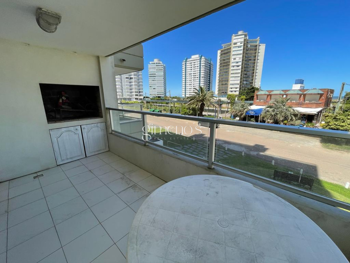 Apartamento ID.1304 - Apartamento en Punta del Este, alquiler, con parrillero propio, mucama y piscina