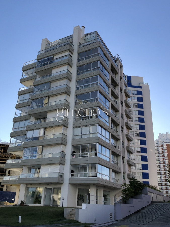 Apartamento ID.1304 - Apartamento en Punta del Este, alquiler, con parrillero propio, mucama y piscina