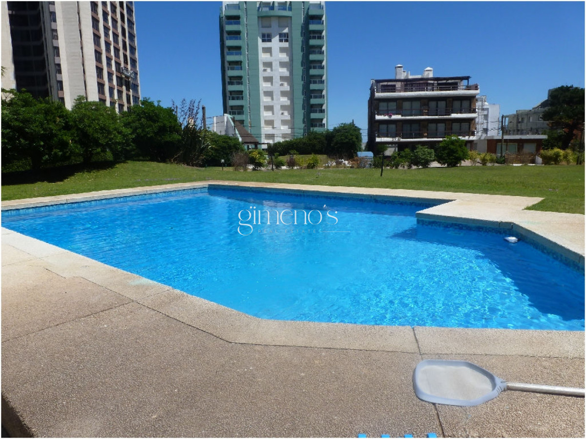 Apartamento ID.1304 - Apartamento en Punta del Este, alquiler, con parrillero propio, mucama y piscina