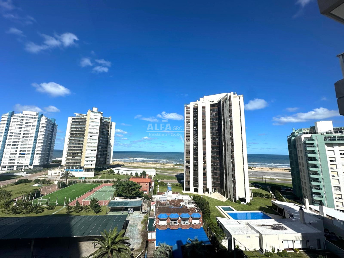 Apartamento ID.693 - Apartamento en alquiler de 3 dormitorios en Punta del Este, con parrilla
