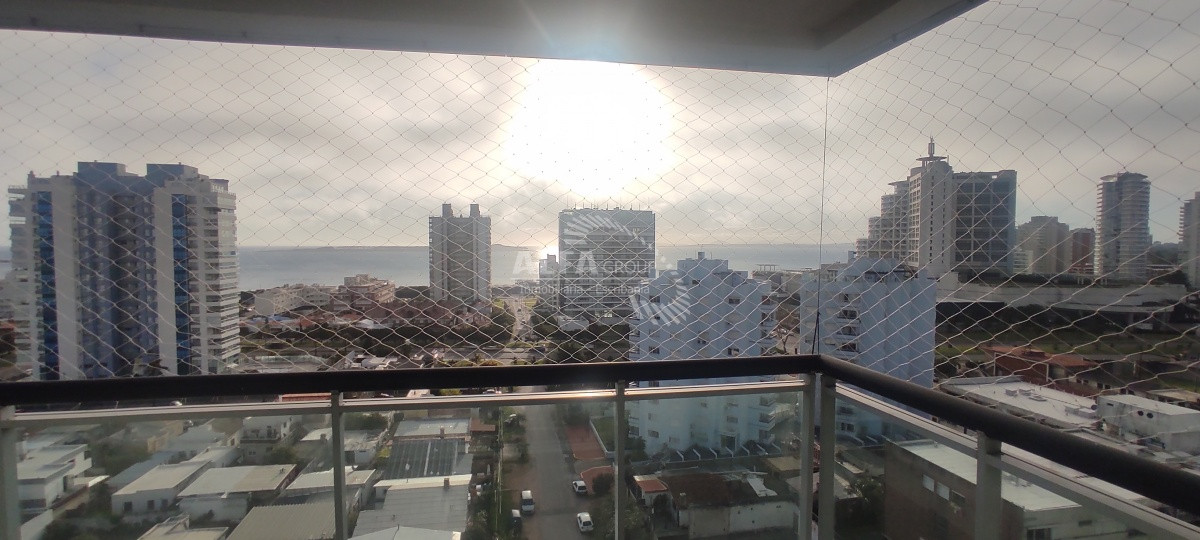 Apartamento en venta en Punta del Este, mansa, 2 dormitorios conparrillero