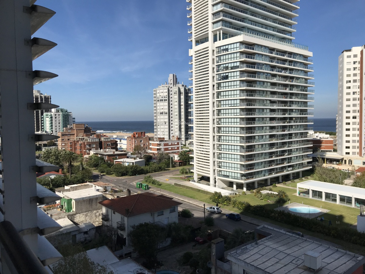 Apartamento ID.901 - Apartamento en alquiler con vista al mar en Punta del Este. 