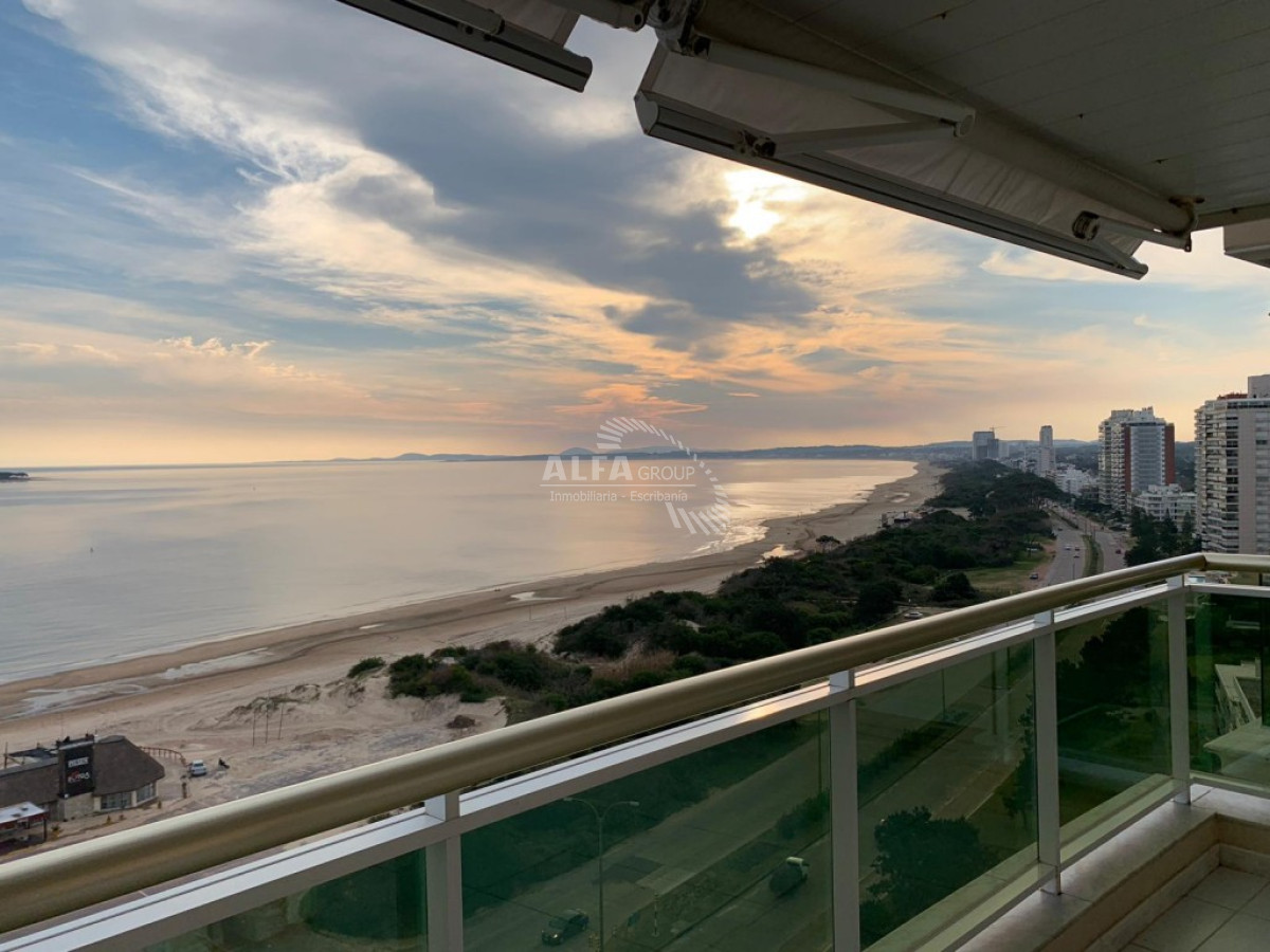 Apartamento ID.2597 - Mansa, primera linea, 3 dormitorios 
