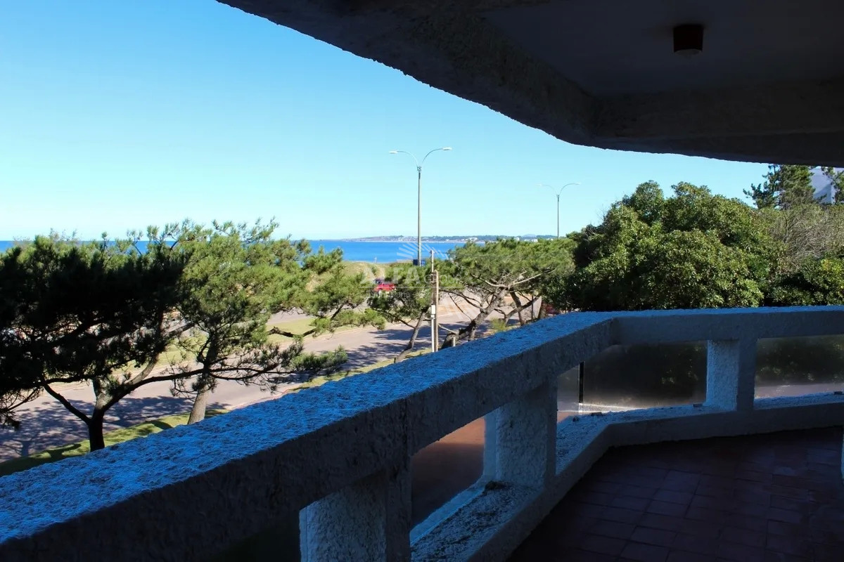 Apartamento ID.2197 - Apartamento en venta en playa mansa, 2 dormitorios, Punta del Este