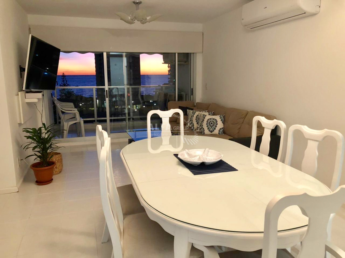 Apartamento ID.365 - Departamento de 2 dormitorios en primera linea de Playa Mansa
