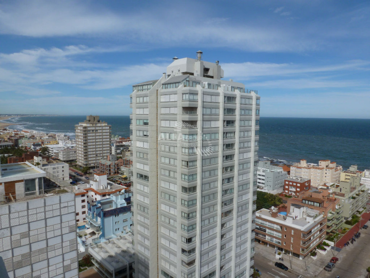 Apartamento ID.184 - OPORTUNIDAD! Departamento de 3 dormitorios en piso alto, Punta del Este