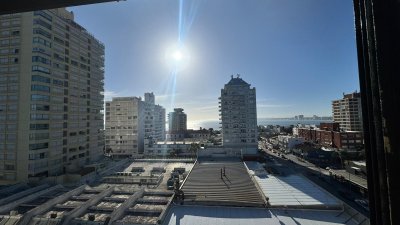 PUNTA DEL ESTE - Amalfi, apto en venta con excelente ubicacion !! 