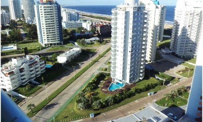 Chiverta, piso alto con vista al mar, 3 dormitorios