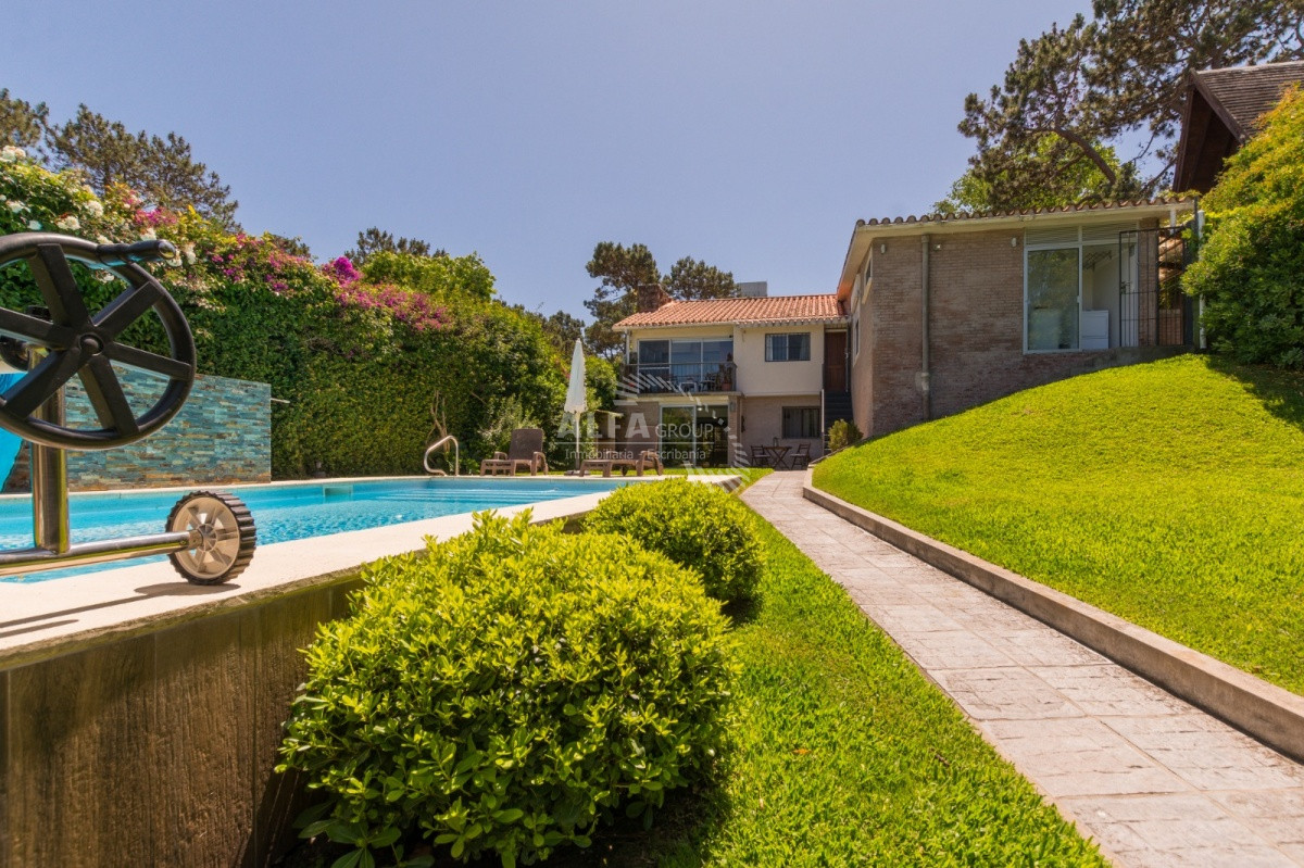 Casa ID.2470 - Mansa, excelente casa cerca del mar ! 