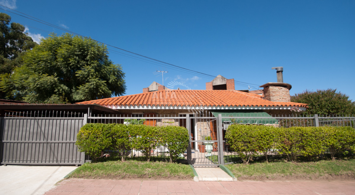 Casa ID.2195 - PLAYA MANSA, CHALET DE CONSTRUCCION TRADICIONAL EN AGRADABLE ENTORNO