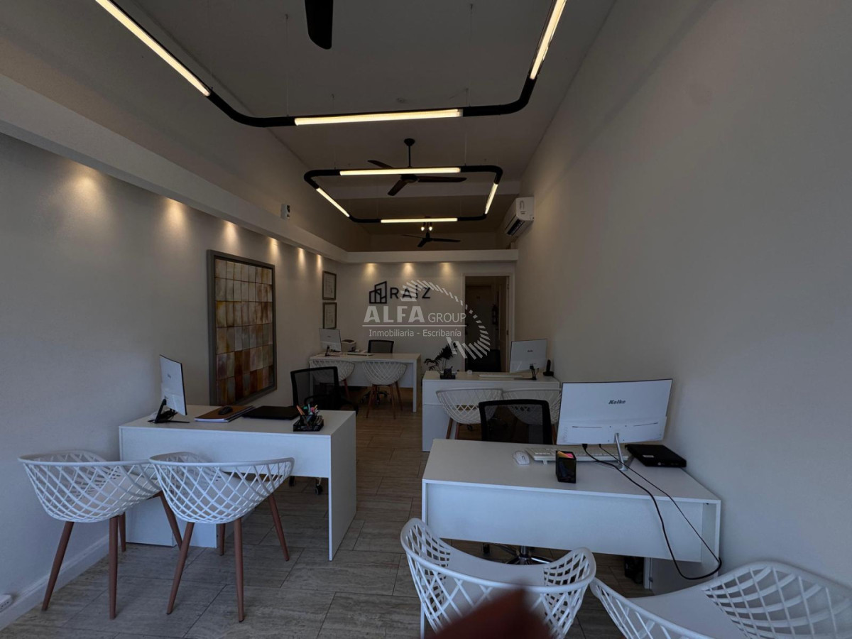 Local Comercial ID.4351 - Local Comercial en Alquiler - Excelente Ubicación en la Península de Punta del Este