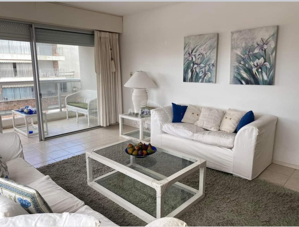 Apartamento ID.5876 - Oportunidad en zona de Península con parrillero propio 