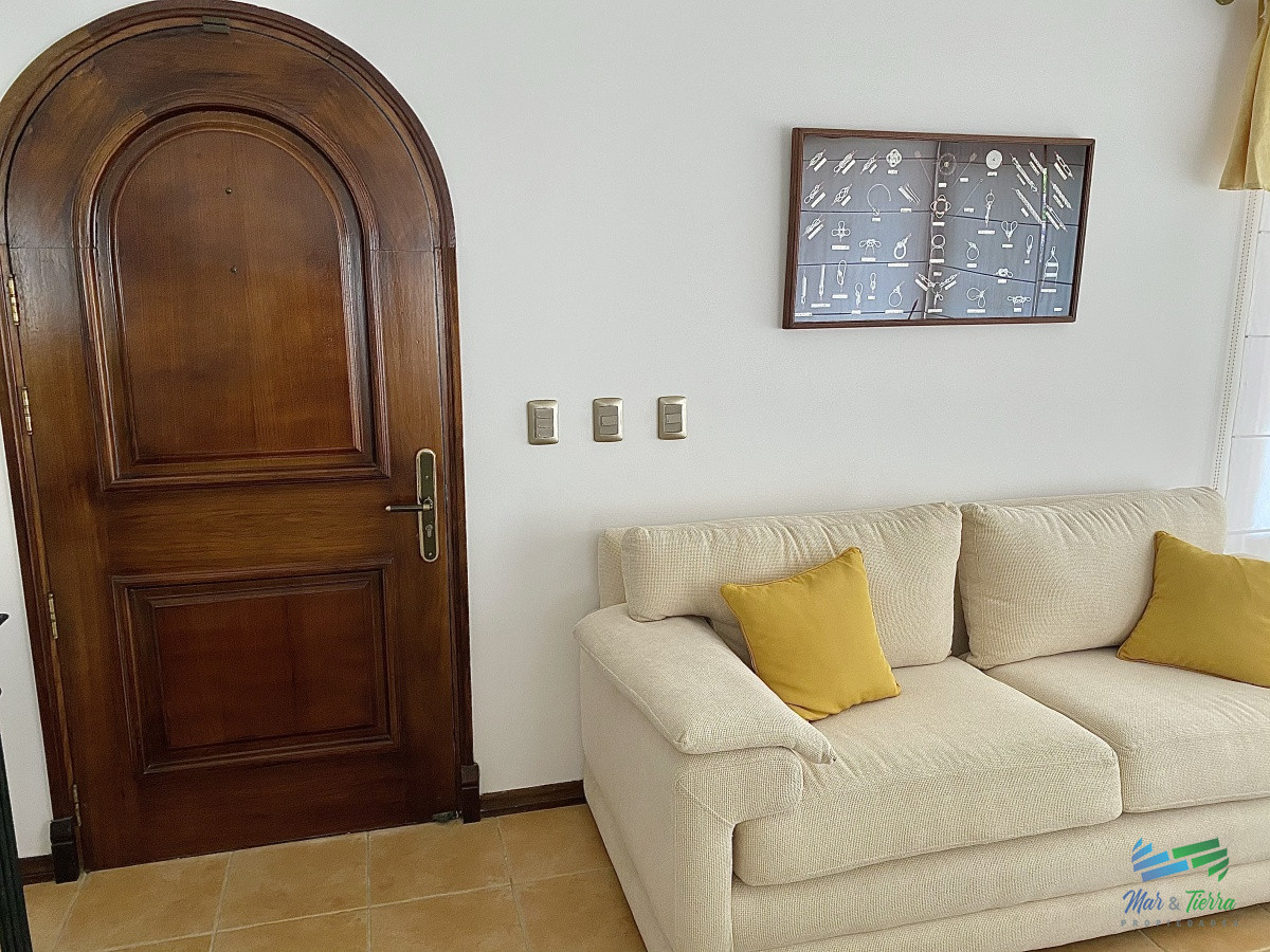 Casa ID.3137 - Estupenda esquina, vista al mar, en lote de doble con 4 dormitorios suite la mejor barbacoa de Manantiales piscina y jacuzzi exterior, 4 cuartos
