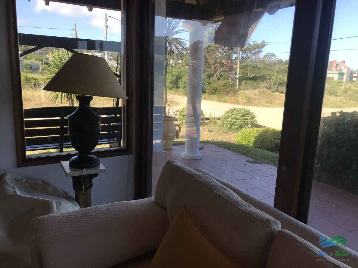 Casa ID.3137 - Estupenda esquina, vista al mar, en lote de doble con 4 dormitorios suite la mejor barbacoa de Manantiales piscina y jacuzzi exterior, 4 cuartos