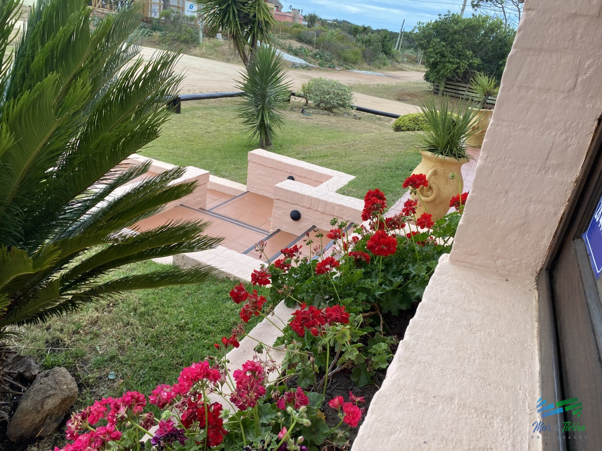 Casa ID.3137 - Estupenda esquina, vista al mar, en lote de doble con 4 dormitorios suite la mejor barbacoa de Manantiales piscina y jacuzzi exterior, 4 cuartos
