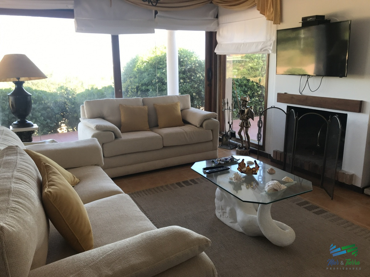 Casa ID.3137 - Estupenda esquina, vista al mar, en lote de doble con 4 dormitorios suite la mejor barbacoa de Manantiales piscina y jacuzzi exterior, 4 cuartos