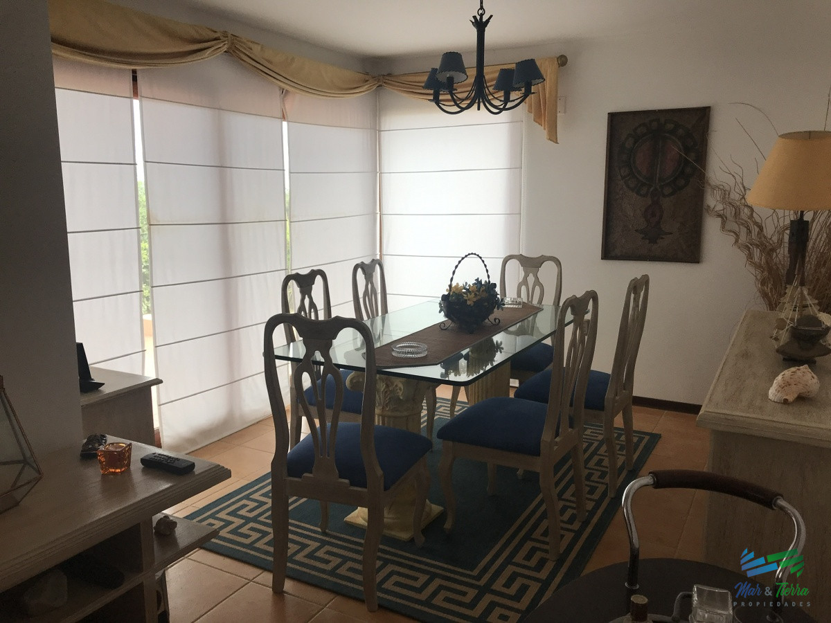 Casa ID.3137 - Estupenda esquina, vista al mar, en lote de doble con 4 dormitorios suite la mejor barbacoa de Manantiales piscina y jacuzzi exterior, 4 cuartos