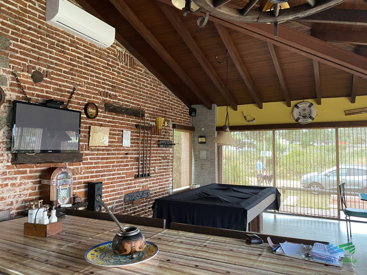 Casa ID.3137 - Estupenda esquina, vista al mar, en lote de doble con 4 dormitorios suite la mejor barbacoa de Manantiales piscina y jacuzzi exterior, 4 cuartos