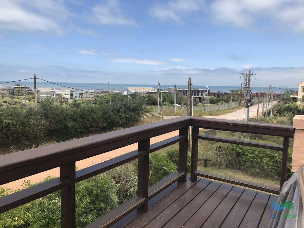 Casa ID.3137 - Estupenda esquina, vista al mar, en lote de doble con 4 dormitorios suite la mejor barbacoa de Manantiales piscina y jacuzzi exterior, 4 cuartos