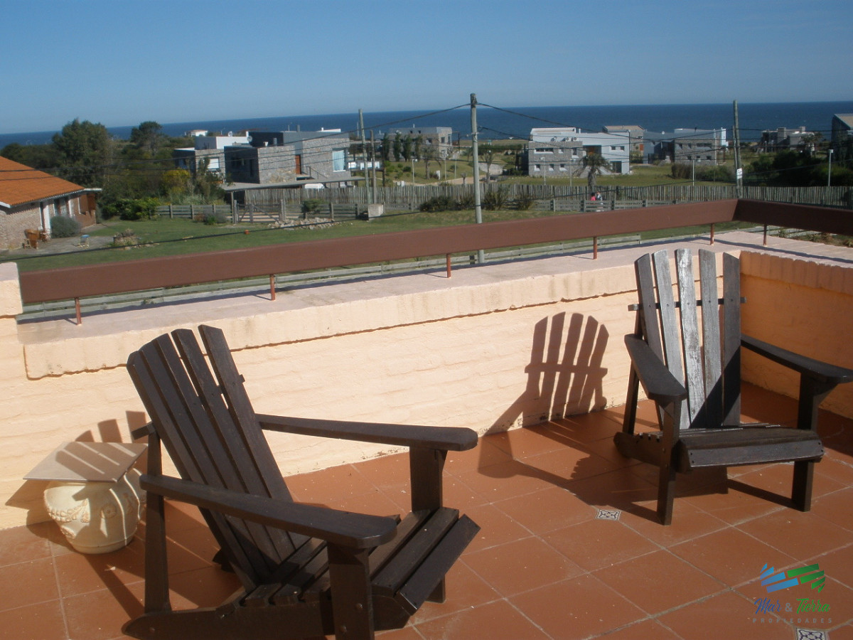 Casa ID.3137 - Estupenda esquina, vista al mar, en lote de doble con 4 dormitorios suite la mejor barbacoa de Manantiales piscina y jacuzzi exterior, 4 cuartos