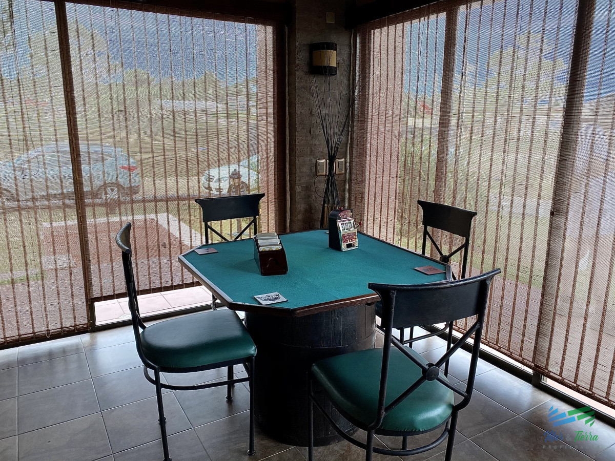Casa ID.3137 - Estupenda esquina, vista al mar, en lote de doble con 4 dormitorios suite la mejor barbacoa de Manantiales piscina y jacuzzi exterior, 4 cuartos