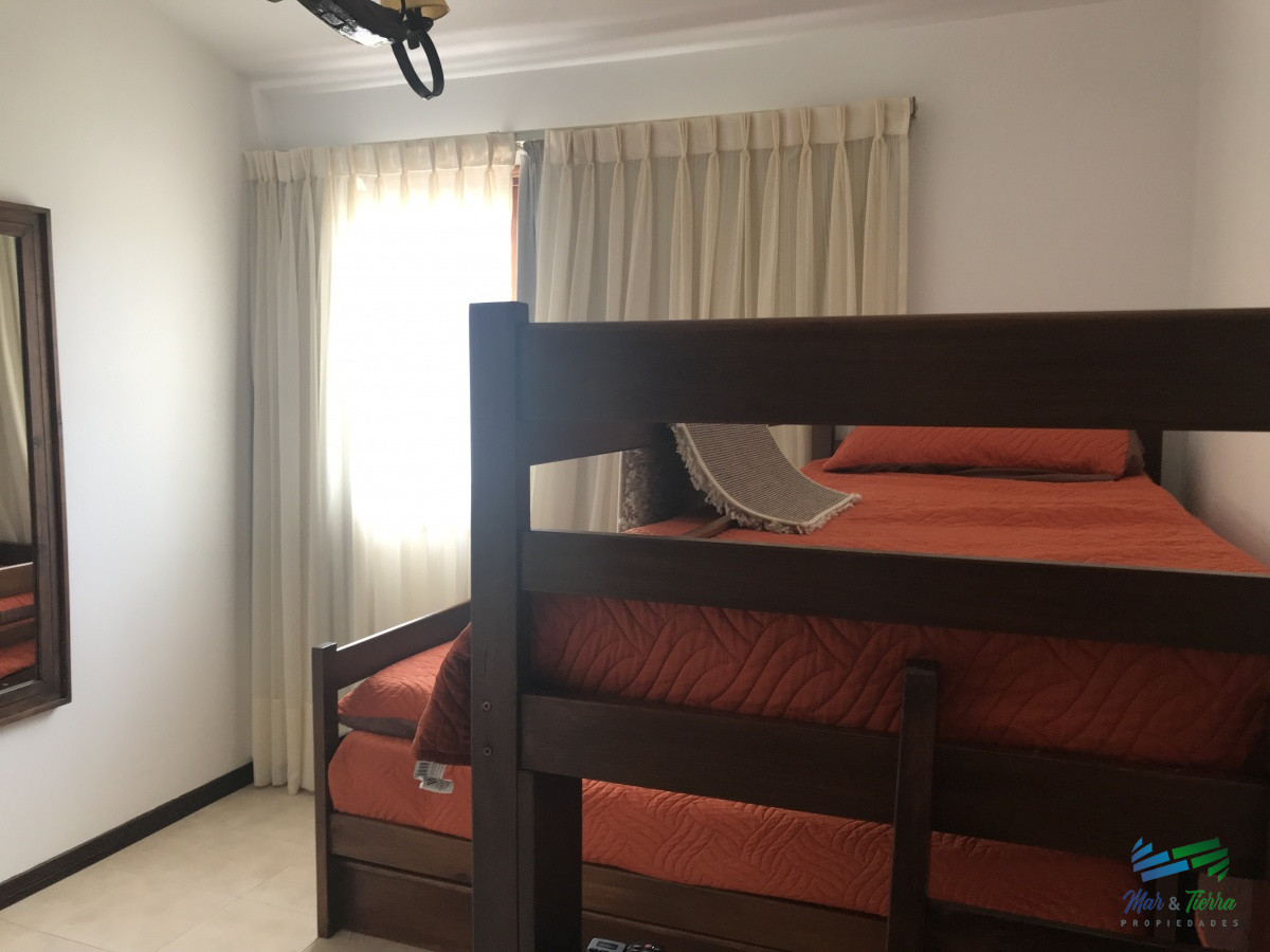 Casa ID.3137 - Estupenda esquina, vista al mar, en lote de doble con 4 dormitorios suite la mejor barbacoa de Manantiales piscina y jacuzzi exterior, 4 cuartos