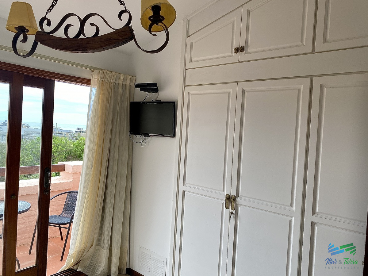Casa ID.3137 - Estupenda esquina, vista al mar, en lote de doble con 4 dormitorios suite la mejor barbacoa de Manantiales piscina y jacuzzi exterior, 4 cuartos