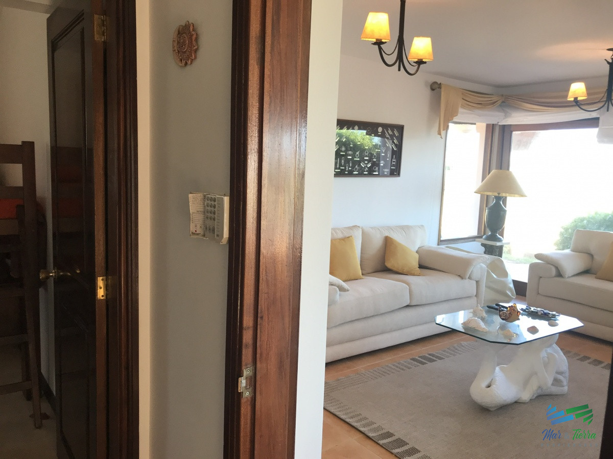 Casa ID.3137 - Estupenda esquina, vista al mar, en lote de doble con 4 dormitorios suite la mejor barbacoa de Manantiales piscina y jacuzzi exterior, 4 cuartos