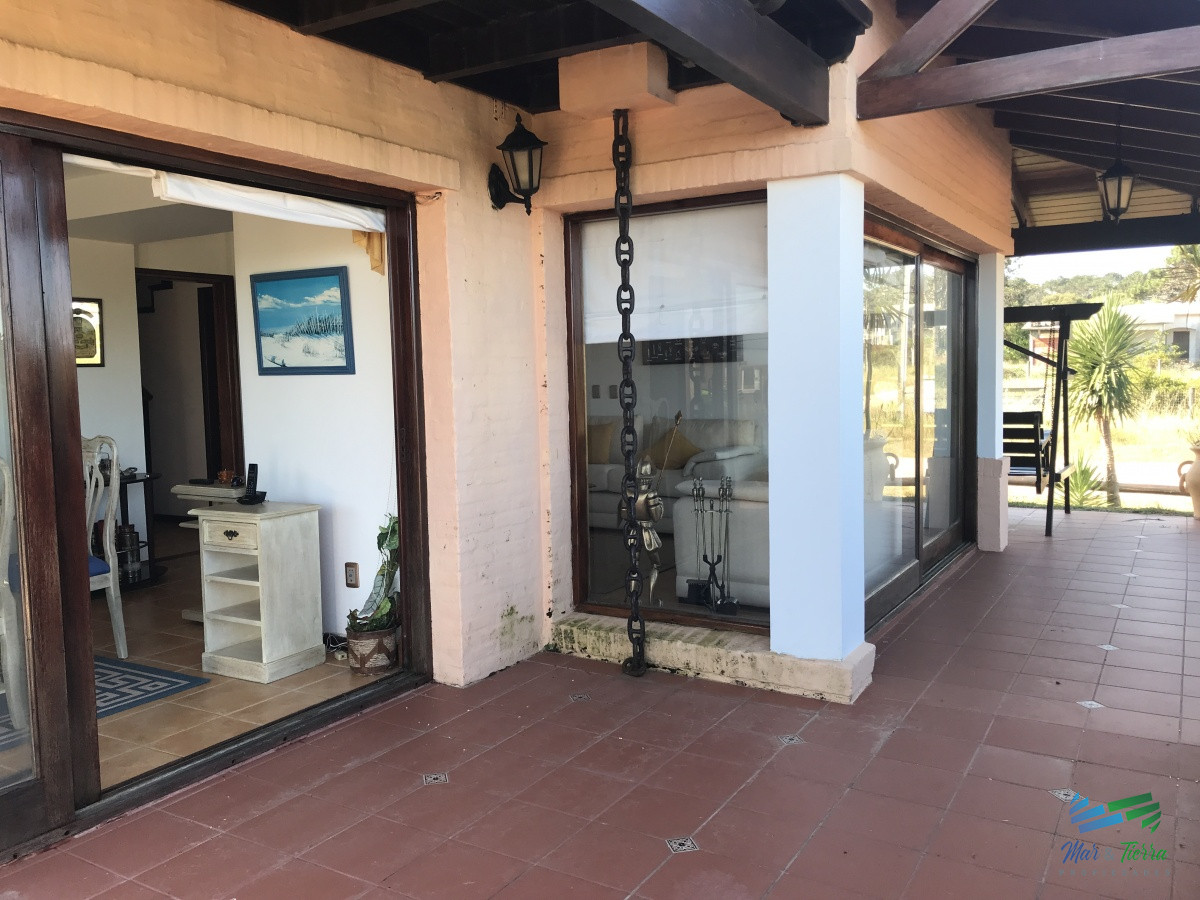 Casa ID.3137 - Estupenda esquina, vista al mar, en lote de doble con 4 dormitorios suite la mejor barbacoa de Manantiales piscina y jacuzzi exterior, 4 cuartos