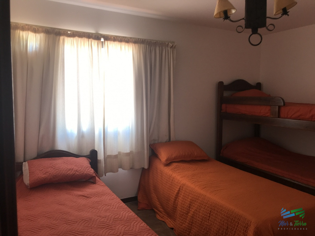 Casa ID.3137 - Estupenda esquina, vista al mar, en lote de doble con 4 dormitorios suite la mejor barbacoa de Manantiales piscina y jacuzzi exterior, 4 cuartos