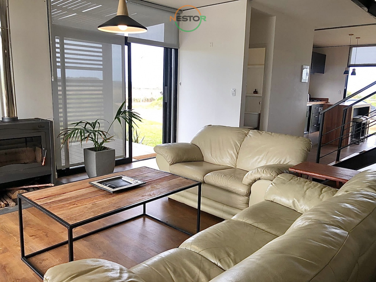 Casa ID.5262 - Entorno rural, 1800 m2 de terreno, vistas a lagos, deck , 3 cuartos, suite, para 5, venta, alquiler a 5 minutos del Centro de La Barra. Barrio Privado
