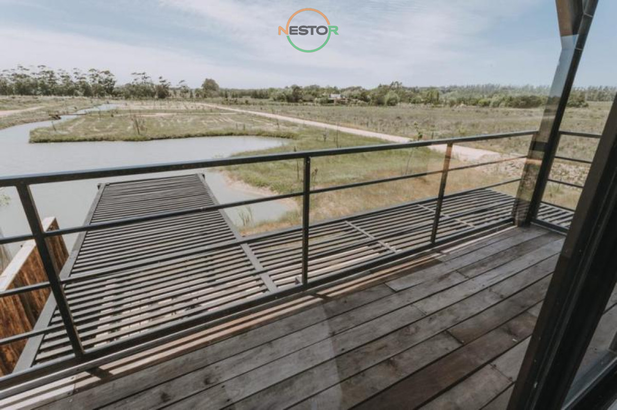 Casa ID.5262 - Entorno rural, 1800 m2 de terreno, vistas a lagos, deck , 3 cuartos, suite, para 5, venta, alquiler a 5 minutos del Centro de La Barra. Barrio Privado