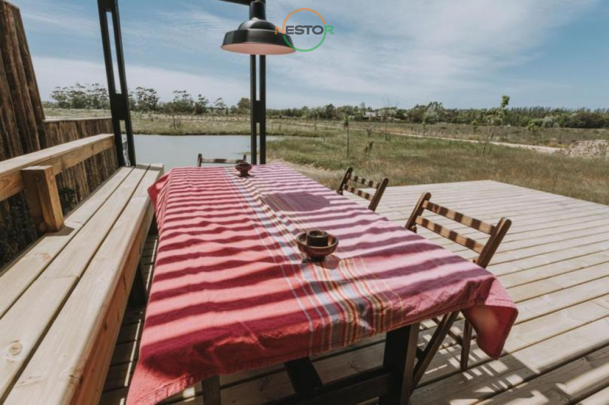 Casa ID.5262 - Entorno rural, 1800 m2 de terreno, vistas a lagos, deck , 3 cuartos, suite, para 5, venta, alquiler a 5 minutos del Centro de La Barra. Barrio Privado