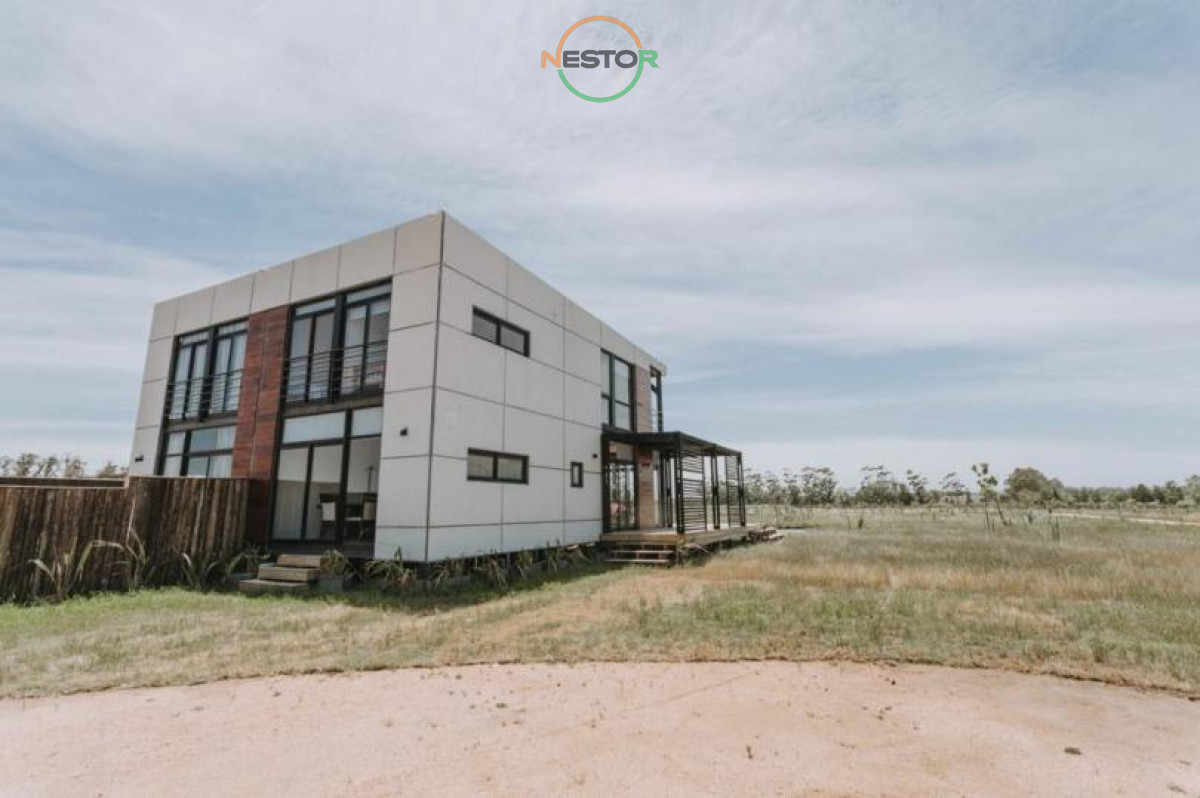 Casa ID.5262 - Entorno rural, 1800 m2 de terreno, vistas a lagos, deck , 3 cuartos, suite, para 5, venta, alquiler a 5 minutos del Centro de La Barra. Barrio Privado