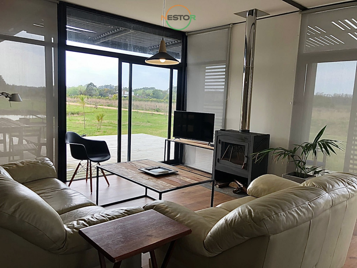 Casa ID.5262 - Entorno rural, 1800 m2 de terreno, vistas a lagos, deck , 3 cuartos, suite, para 5, venta, alquiler a 5 minutos del Centro de La Barra. Barrio Privado